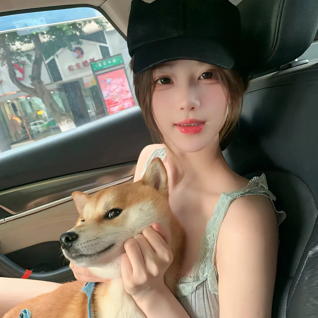 举杯畅饮的姐姐们